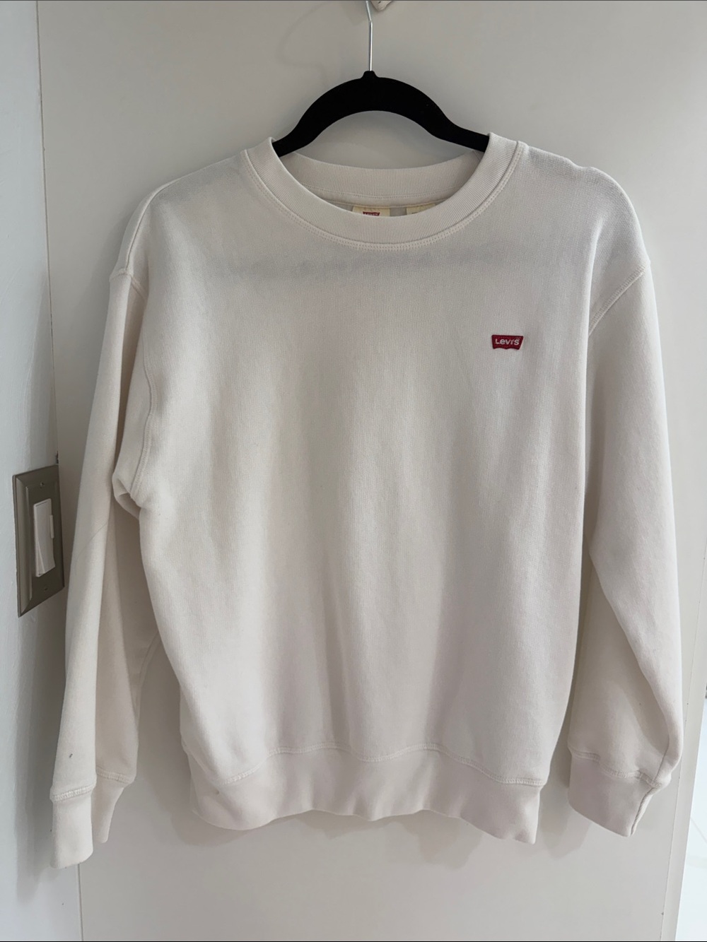 Levi's Off-White Crewneck Sweatshirt with Red Patch Logo